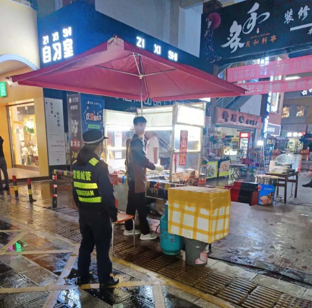 楚雄市城管局三舉措開展餐飲業油煙污染專項整治行動