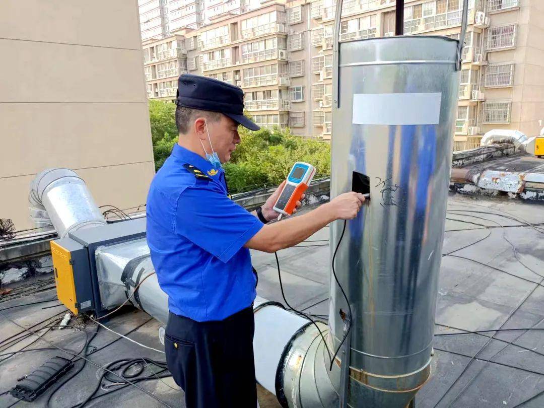 蘭山街道開展油煙凈化器以及相關配套設施專線督導檢查