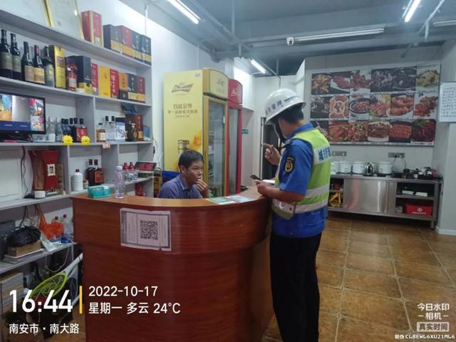 南安市城市管理綜合執法大隊市容中隊開展油煙污染專項整治