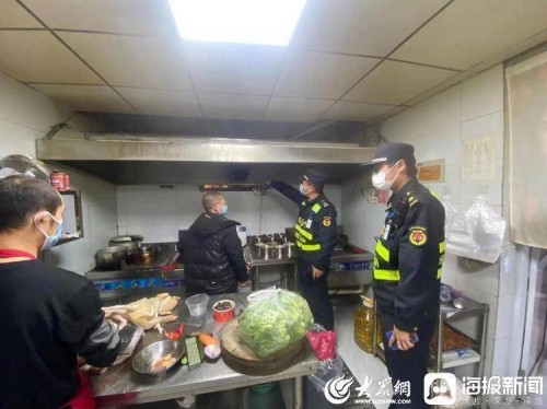 金鄉縣綜合行政執法局開展餐飲業油煙治理專項整治行動