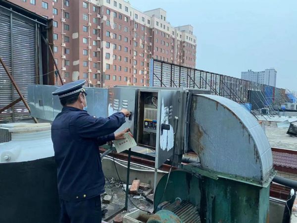 文峰區城管局開展餐飲門店油煙凈化器專項排查整治行動