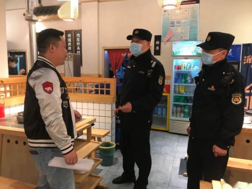 仙桃市城市管理執法局開展餐飲油煙專項整治行動