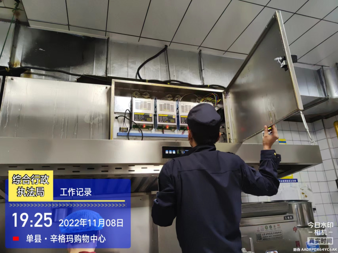 單縣綜合行政執法局開展餐飲油煙專項整治行動