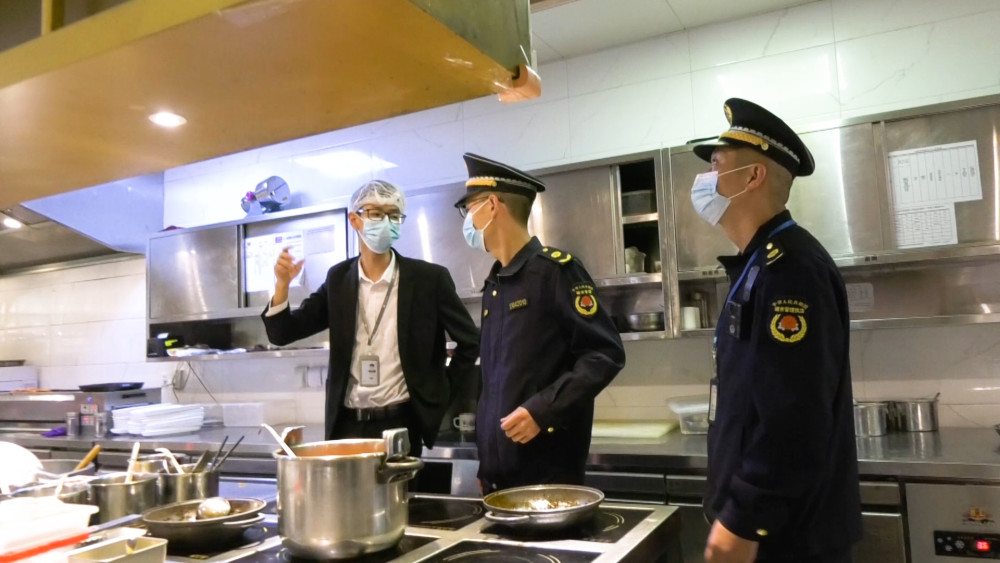 新都區綜合行政執法局開展餐飲油煙整治專項行動