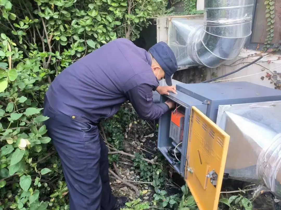 金雀山街道城管中隊兩舉措推動油煙治理