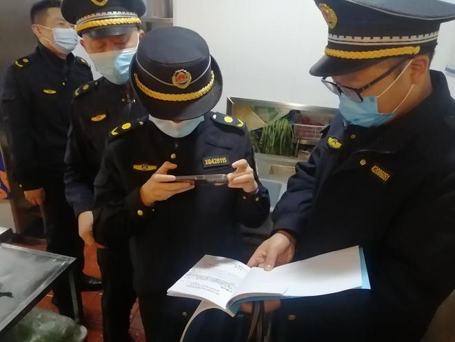 荊門漳河新區城管服務中心開展油煙污染專項整治