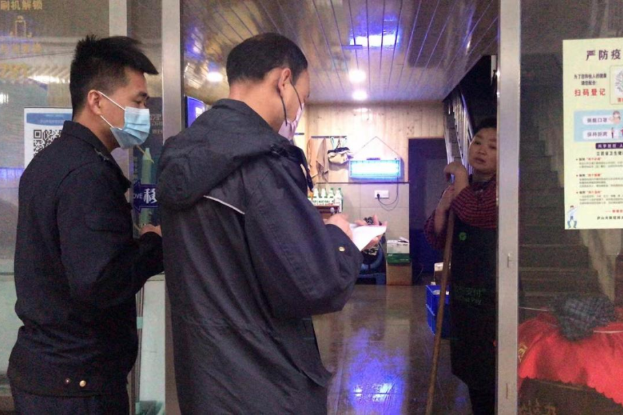 廬山市城管局開展餐飲油煙專項整治行動