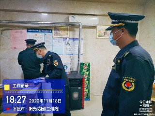 李園街道綜合行政執法中隊開展餐飲油煙專項檢測