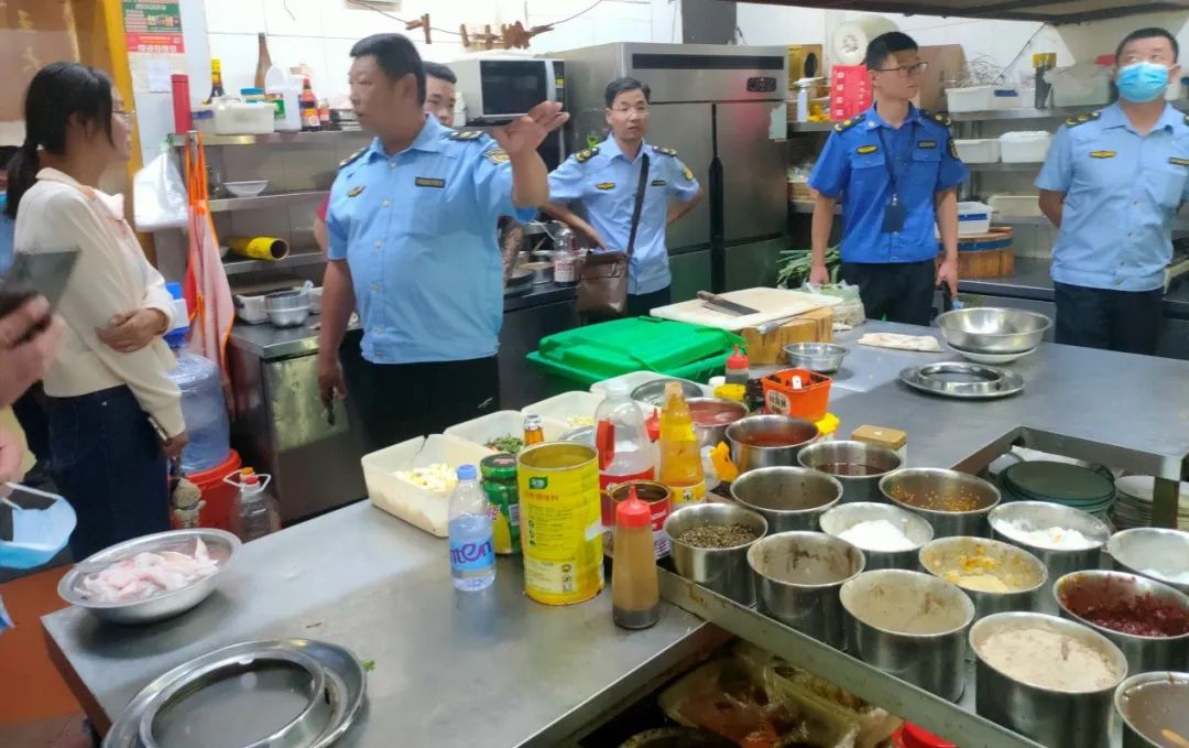 泉山開展餐飲業油煙污染專項整治行動