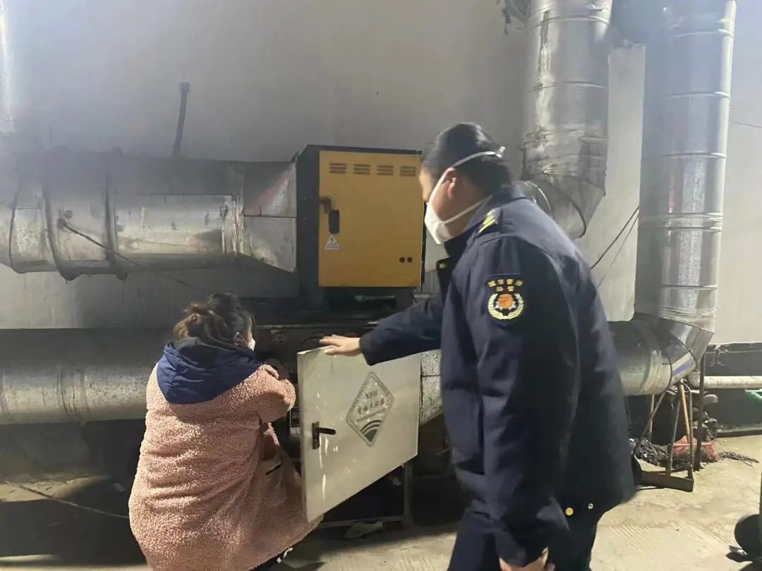 義堂城管中隊三舉措開展餐飲油煙治理工作