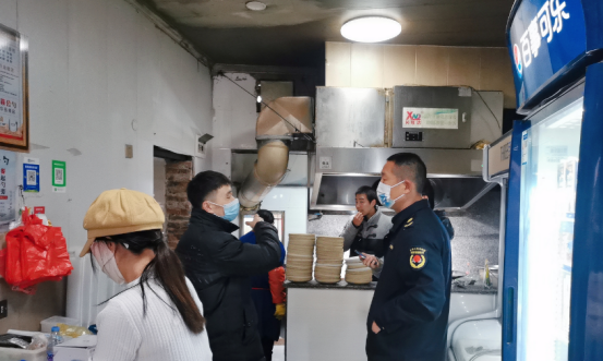 資溪縣城管局城管大隊開展餐飲油煙治理專項行動