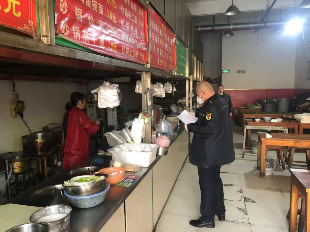 溝趙辦事處城管科開展餐飲油煙專項整治行動