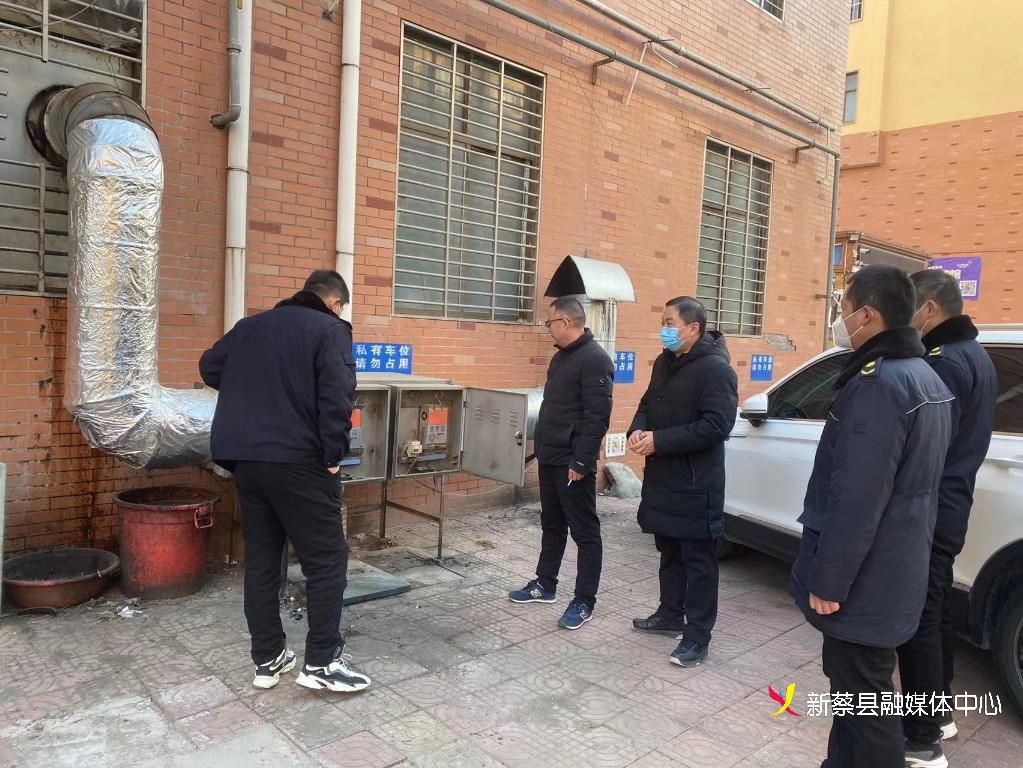 月亮灣街道開展餐飲油煙排污設施專項執法行動