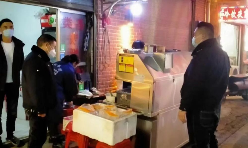 西湖城管局推進餐飲油煙整治工作。