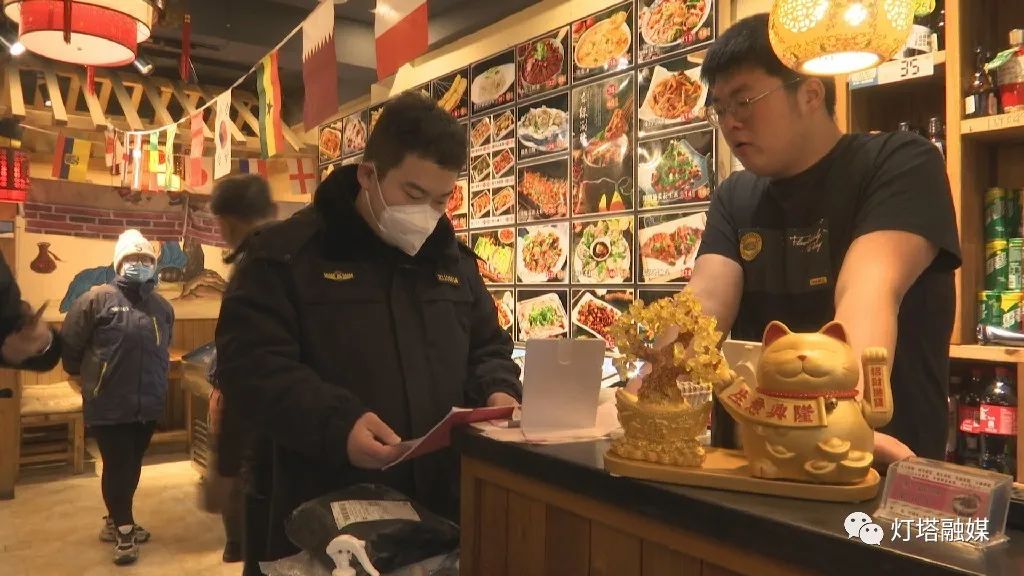 燈塔市城鄉執法大隊開展餐飲油煙集中專項整治行動