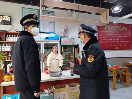 北林路執法中隊加大餐飲油煙污染執法檢查