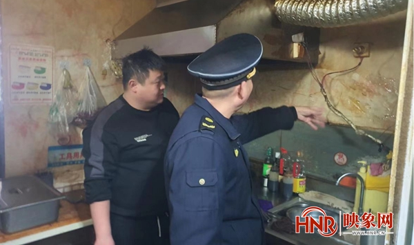 駐馬店開發區城管局開展油煙排放管控工作