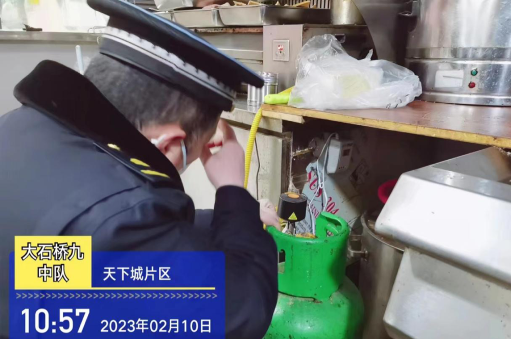 大石橋街道辦事處開展餐飲油煙防治專項治理