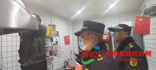 淅川縣城市管理執法大隊開展餐飲油煙治理工作