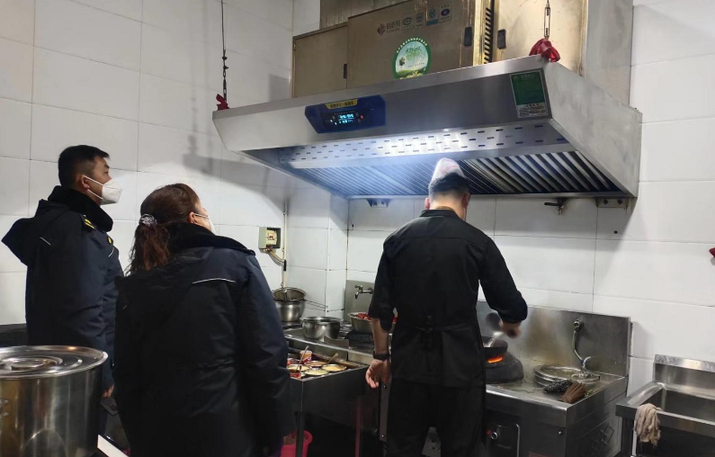 永昌縣執法局開展第一季度餐飲油煙凈化設備運行情況專項排查整治行動