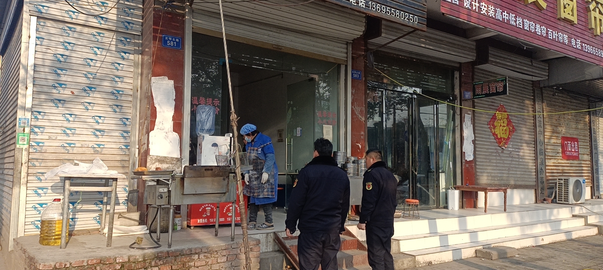 臨泉縣城管局城東街道執法中隊開展轄區餐飲企業宣傳動員