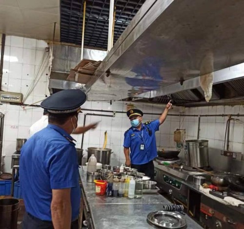 新城執法中隊推進餐飲油煙治理工作