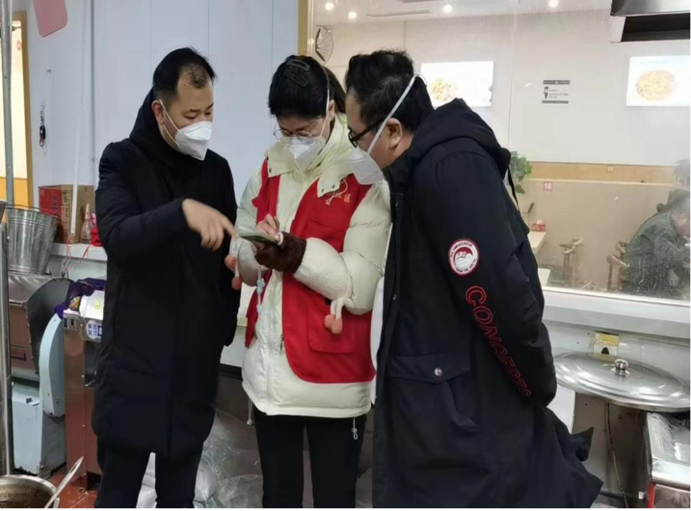 濟源路街道多措并舉開展轄區內餐飲油煙治理排查工作