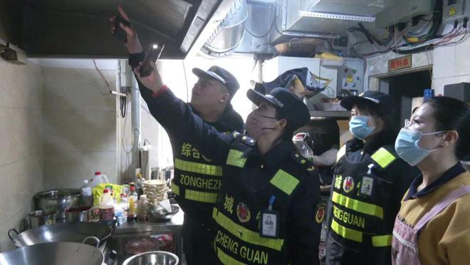 金鄉縣綜合行政執法局開展餐飲油煙專項整治活動