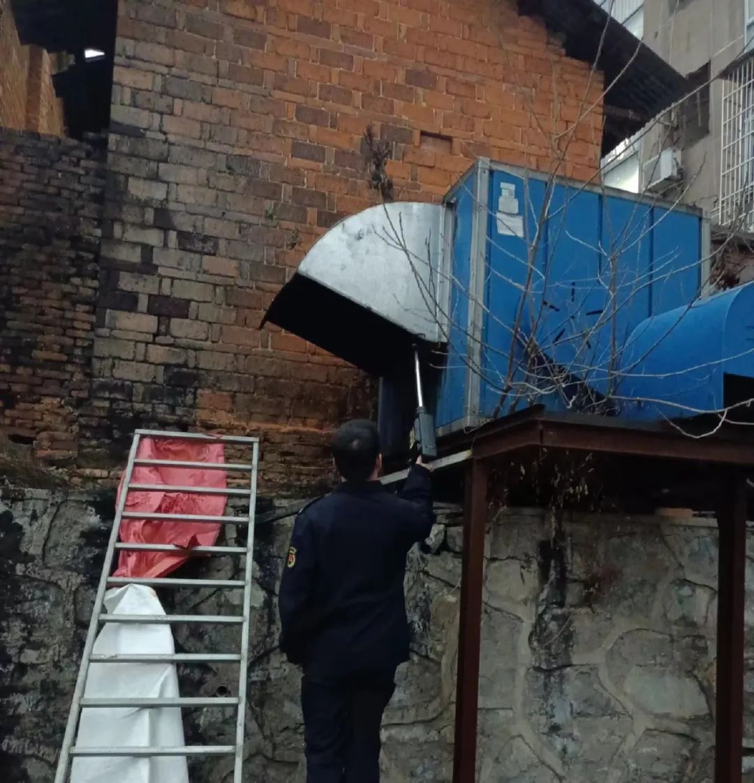 瑞昌市城管局三舉措開展餐飲油煙整治專項行動