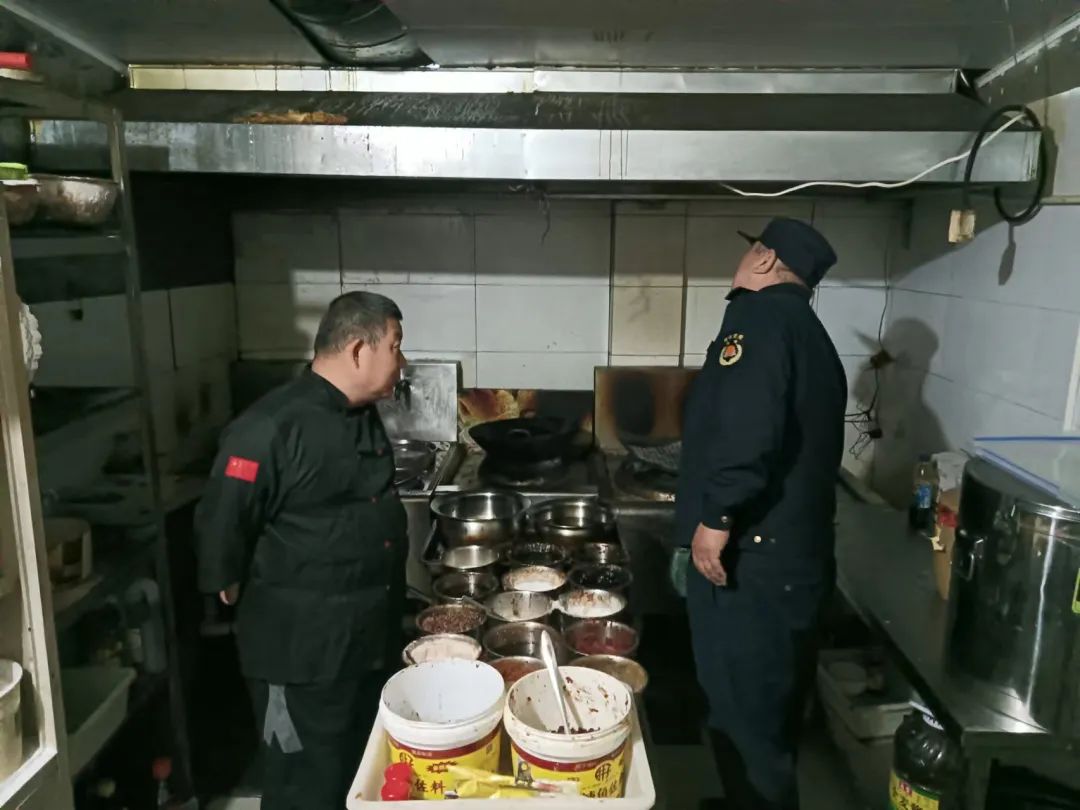 二七新村街道三舉措推進轄區餐飲油煙治理工作