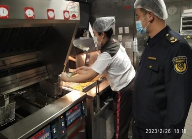望都縣市場監督管理局開展餐飲油煙專項整治工作