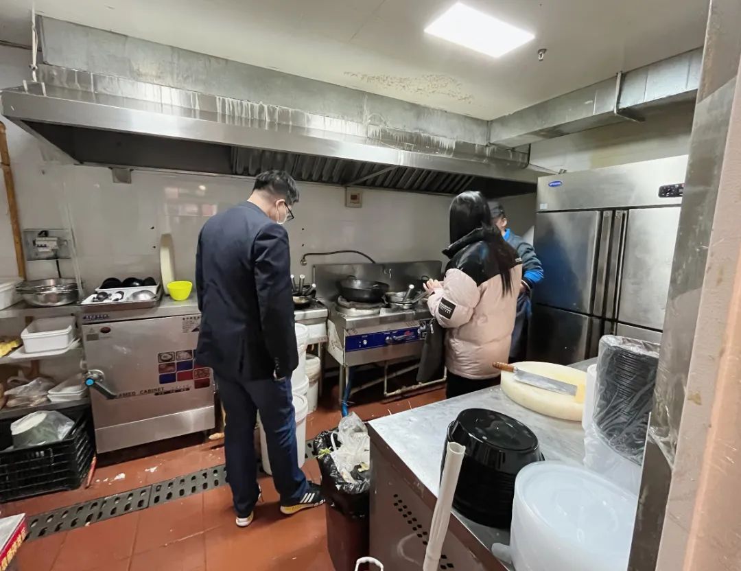 九里亭街道開展餐飲行業油煙問題專項整治行動