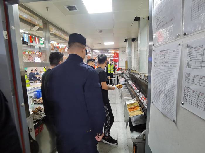 濟南市市中區多部門聯合開展綜合整治夜查