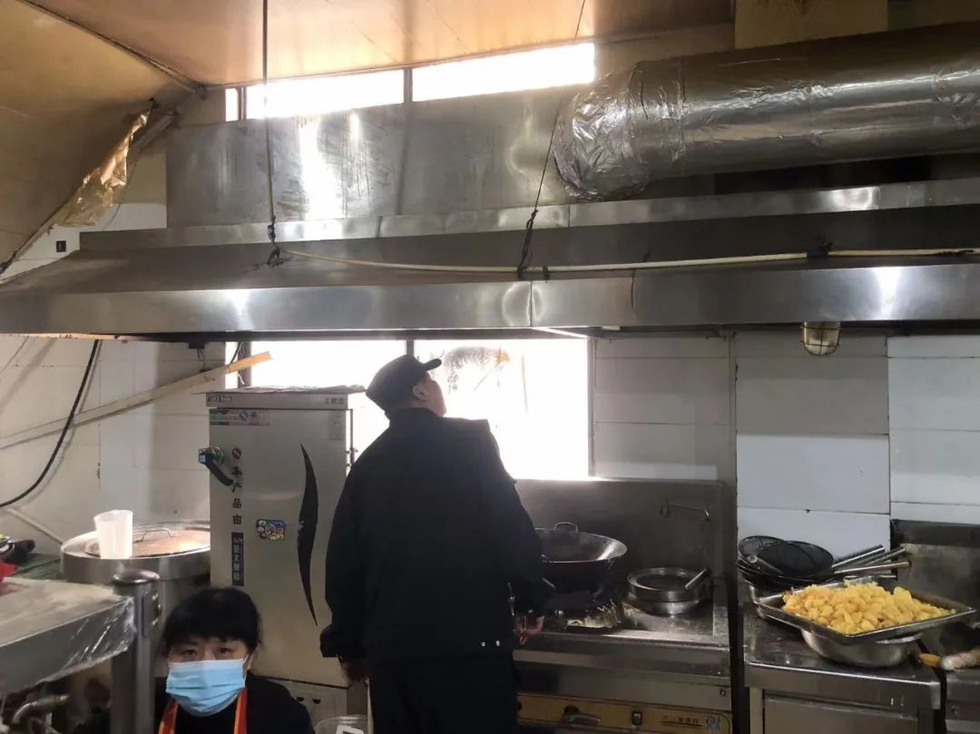 棗園鎮城管中隊三舉措推進餐飲油煙治理工作