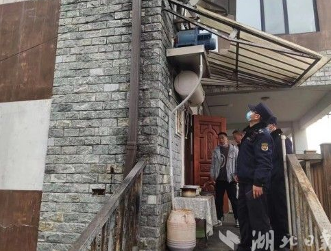 來鳳縣城管執法局開展常態化城區餐飲油煙污染整治工作