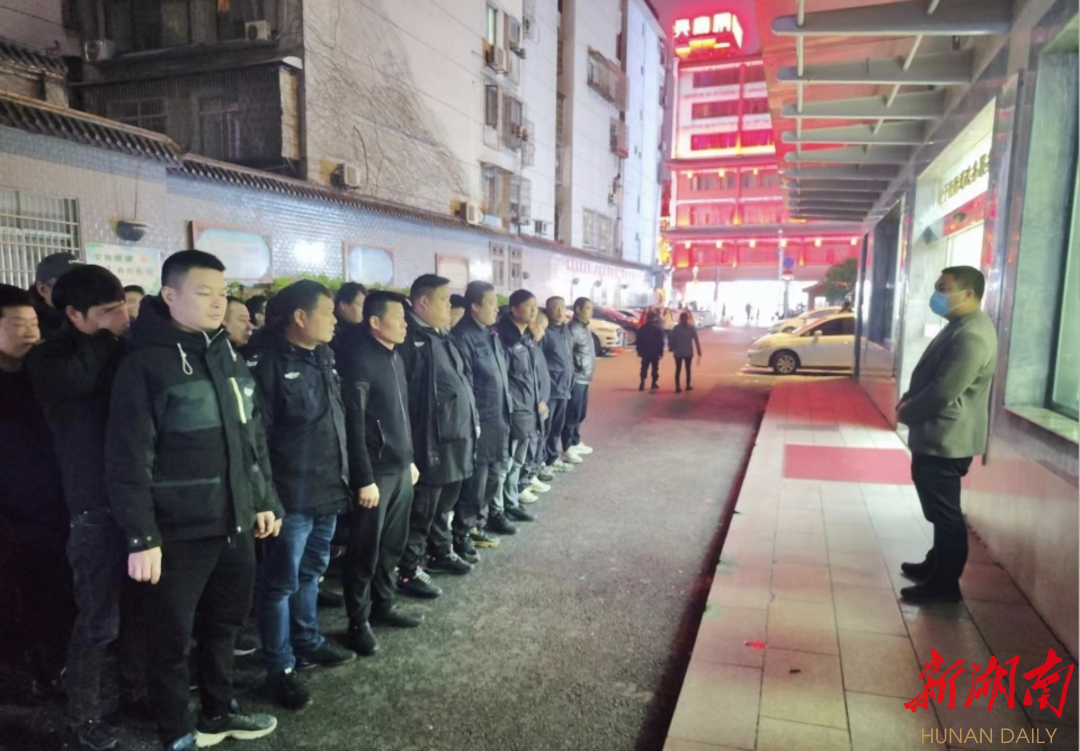 坡子街街道開展餐飲油煙整治專項行動