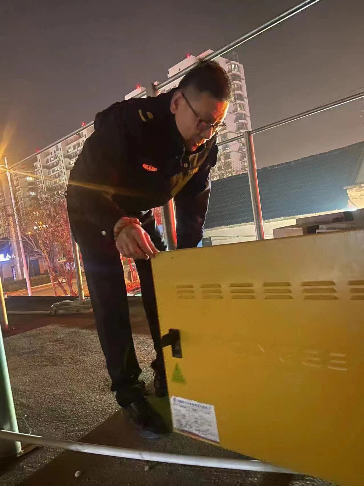 河東區城管局執法大隊開展餐飲行業油煙污染、露天燒烤整治工作