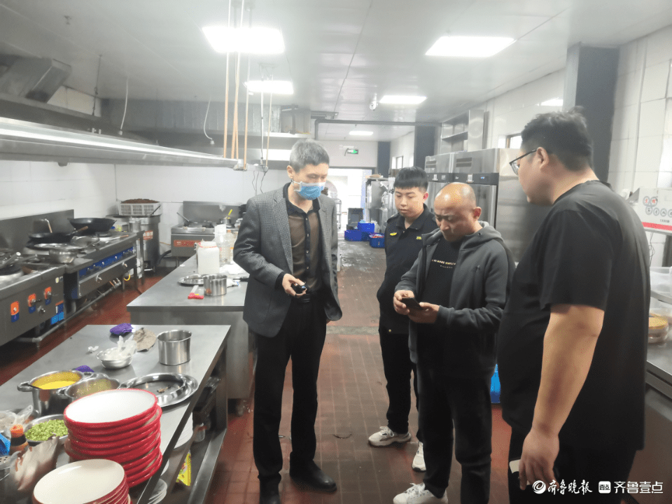 徐家樓街道多部門聯合開展餐飲油煙專項排查整治行動