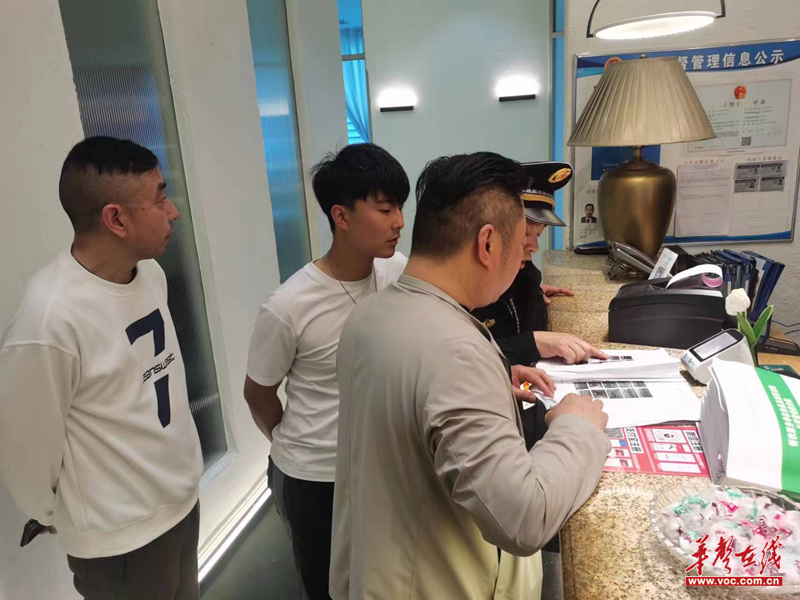 東風路街道辦事處三部門聯合開展轄區餐飲門店巡查整治行動