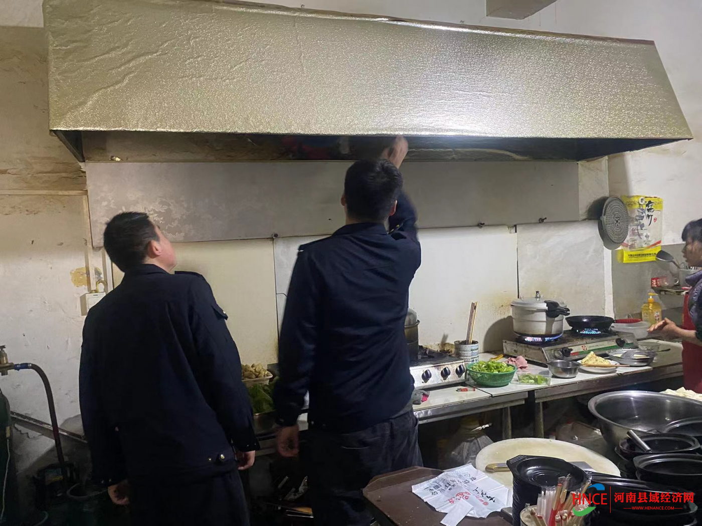 祥云辦事處三舉措開展餐飲油煙專項整治行動