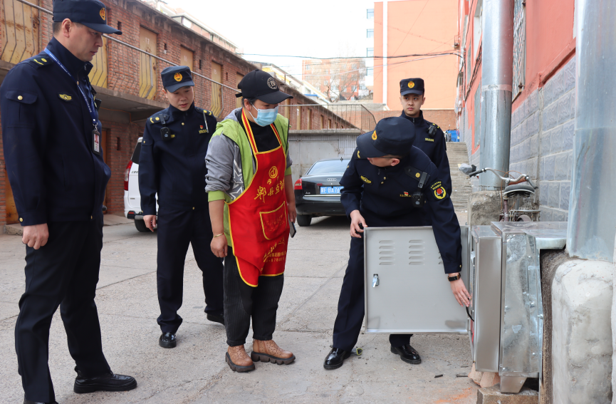 烏市城市管理綜合執法局加大餐飲服務行業油煙及噪聲污染整治力度