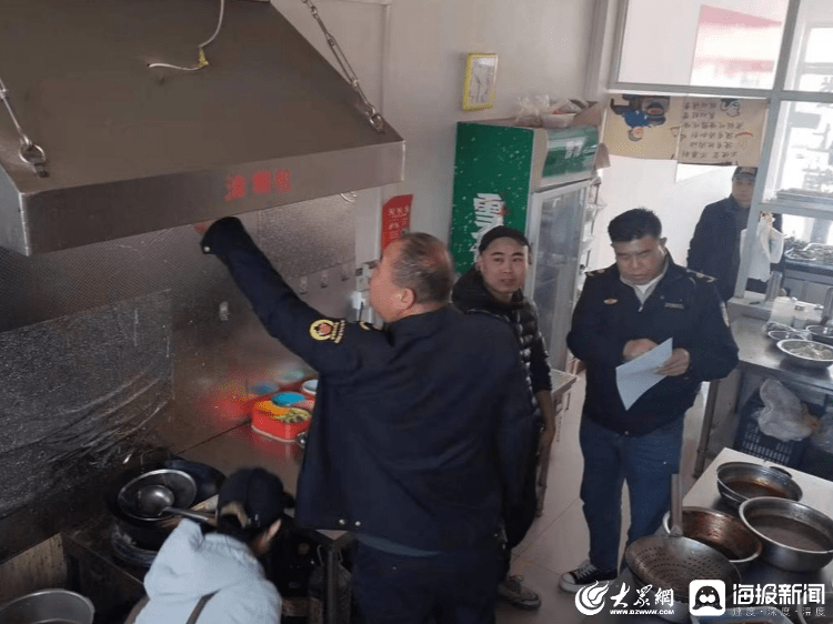 老僧堂鎮執法大隊開展餐飲油煙污染專項整治行動