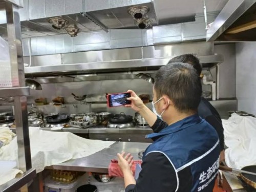 西區街道開展轄區內餐飲場所常態化檢查