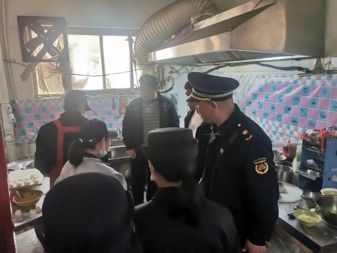鄭東新區圃田鄉多部門聯合開展油煙污染排查整治行動