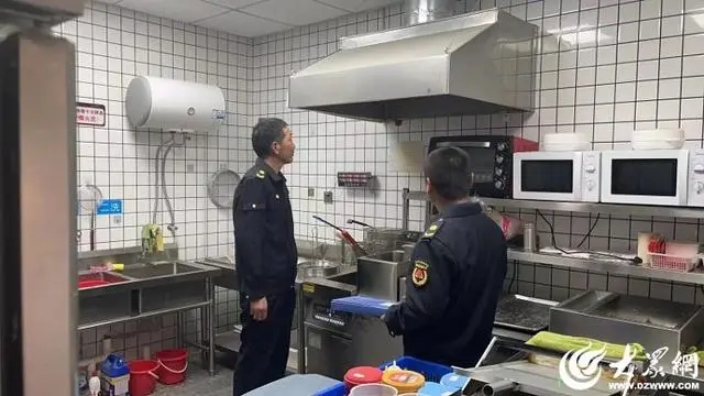 臥龍山街道執法中隊多舉措開展油煙治理專項整治行動