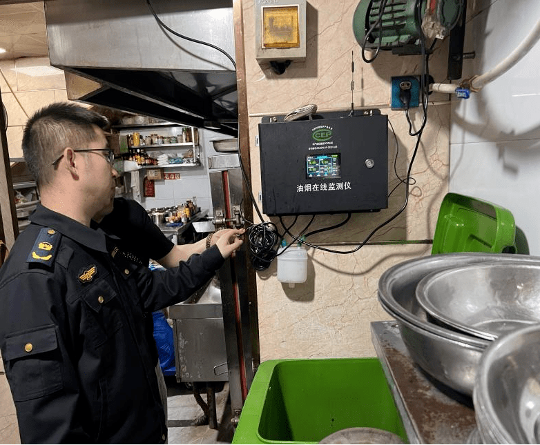 城東區生態環境局開展餐飲油煙專項檢查行動