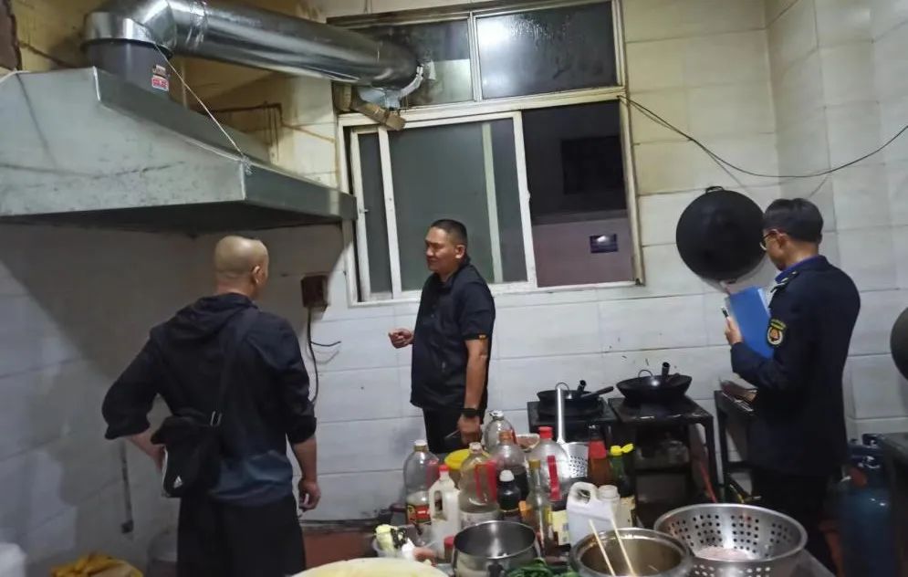 玉溪高新區開展餐飲油煙治理專項整治排查工作