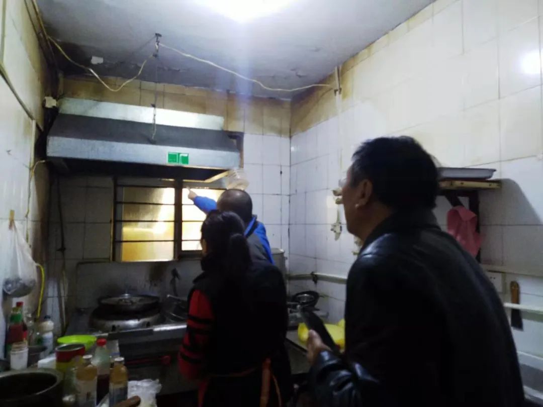 渠東街道三舉措開展餐飲油煙夜間專項整治行動