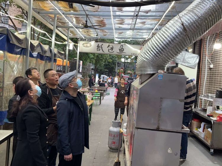 張家村街道開展餐飲油煙整治專項行動