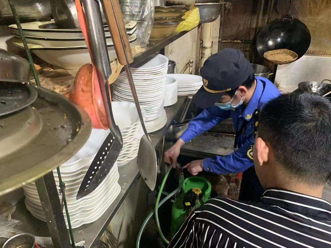 禹王臺區環境攻堅辦開展餐飲油煙專項整治行動?